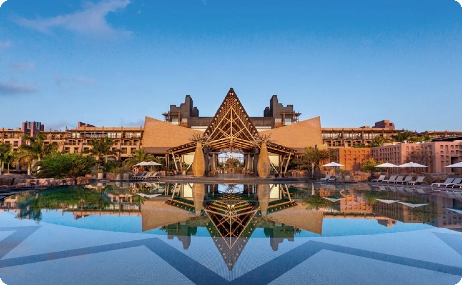 Lopesan Baobab Resort pool area